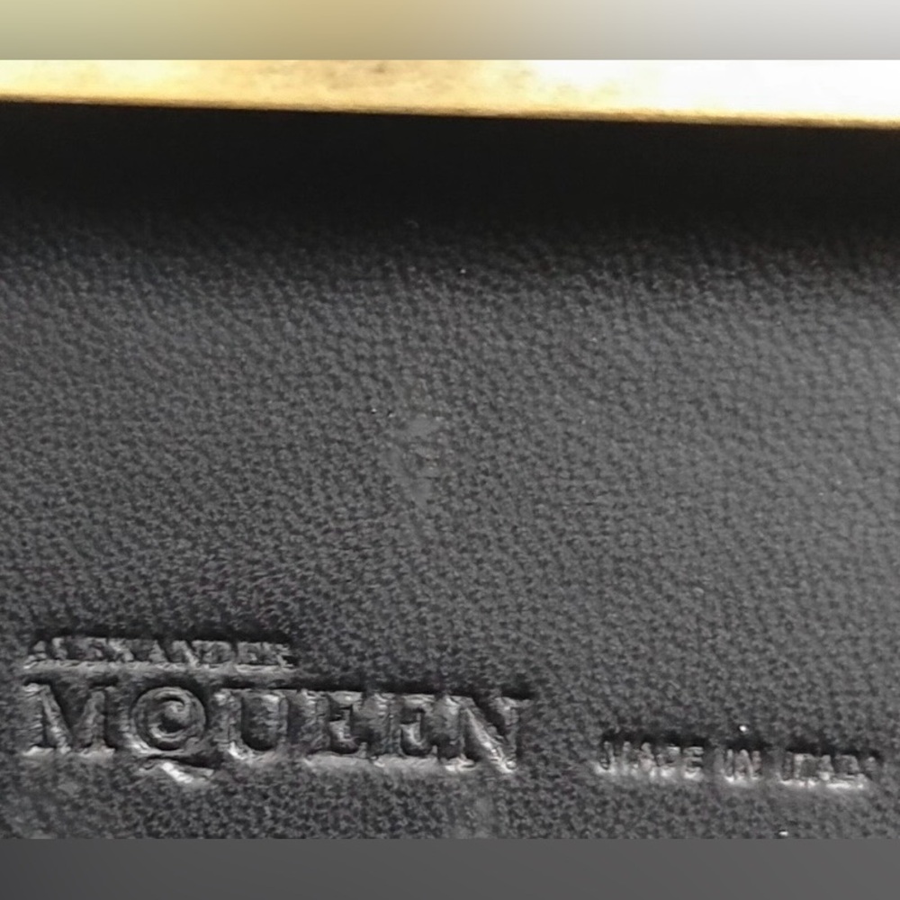 ✨🛍️ Alexander McQueen Black Leather & Swarovski Crystal Skull Box Clutch - Picture 3 of 4
